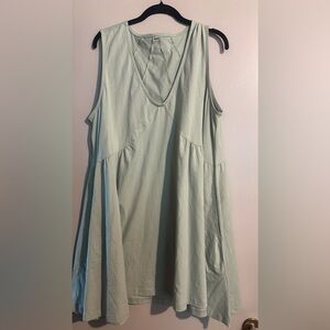 Green dress with pockets